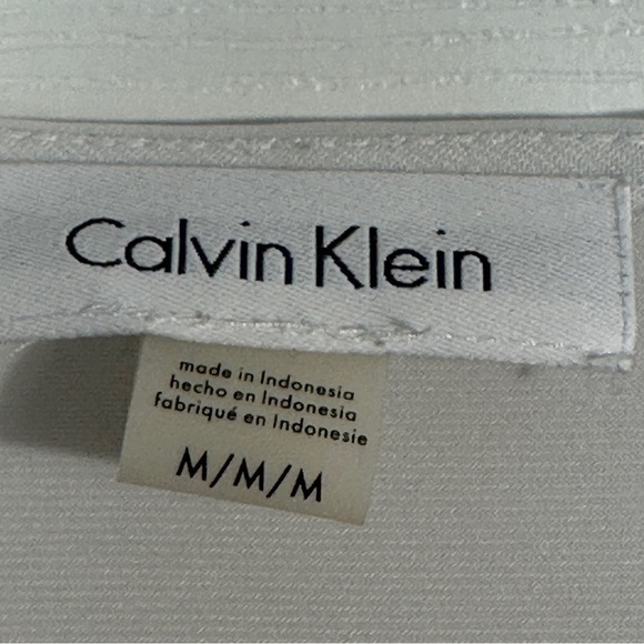 Calvin Klein sz Med. white slvless ruffled v-neck top, feminine, flowy - Picture 3 of 10